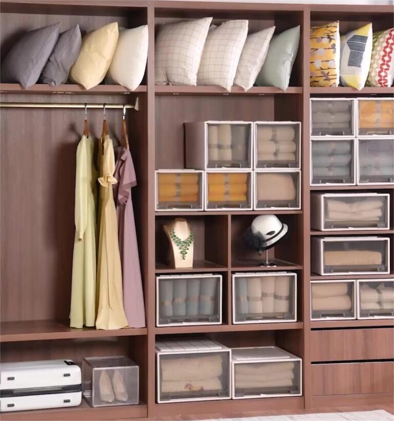 The Art of the Organizer: Unlocking the Secrets to Efficiently Organizing Clothes at Home